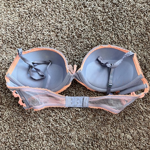 Victoria Secret's Bra - Picture 2 of 3